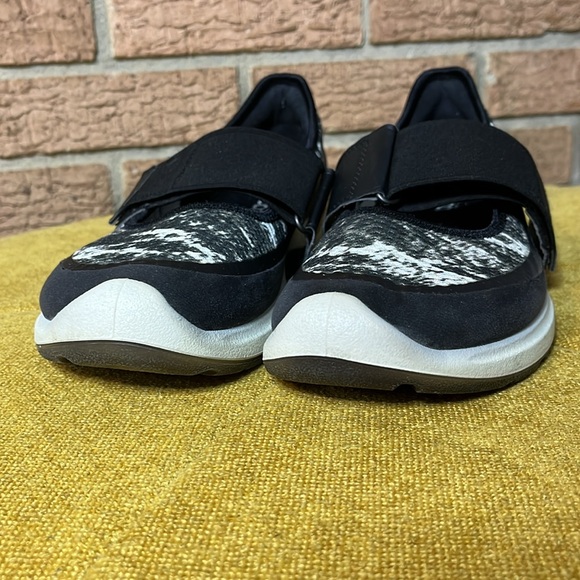 ✅ 3/$25 ECCO BIOM Amrap Light Mary Jane Black White marble - 39/8.5 - Picture 3 of 8